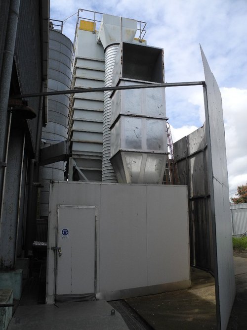 Bag house dust collector