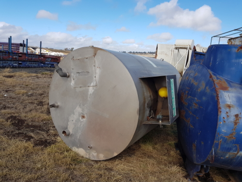 5,200 litre stainless steel tank